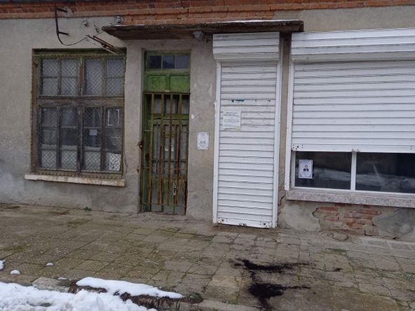 Къща в с. Маломир, Област Ямбол - 200 кв.м за 100 €/кв.м - Снимка #1