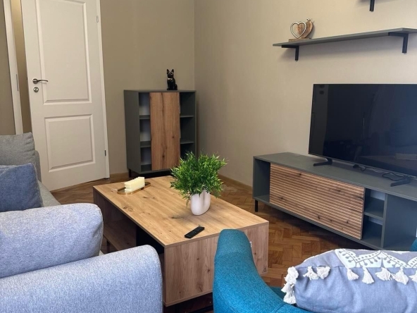 Дава се под наем Тристаен апартамент в София, Медицинска академия - 90 кв.м за 1000 € - Снимка #1