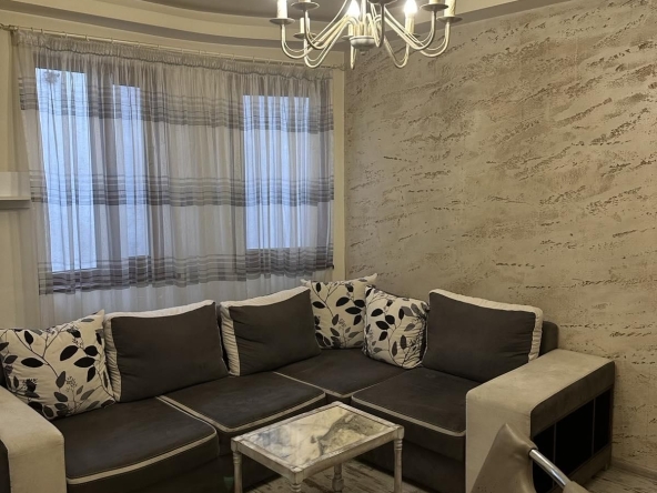 Дава се под наем Тристаен апартамент в Пловдив, Център - 90 кв.м за 475 € - Снимка #1