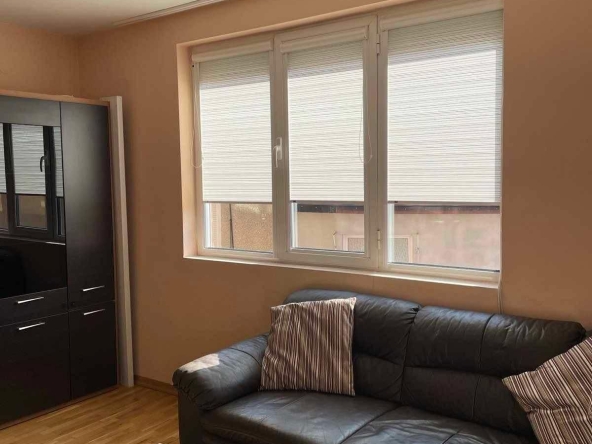 Дава се под наем Тристаен апартамент в Пловдив, Център - 75 кв.м за 550 € - Снимка #1