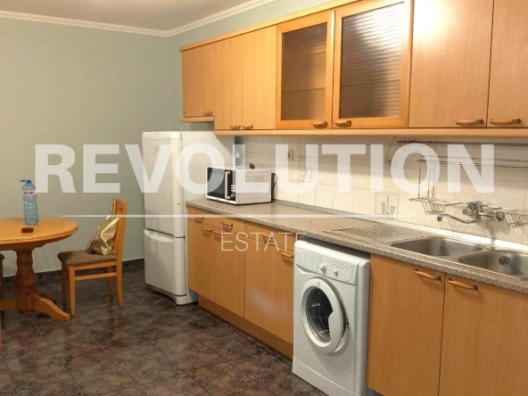 Дава се под наем Тристаен апартамент в Варна, Център - 80 кв.м за 500 € - Снимка #1