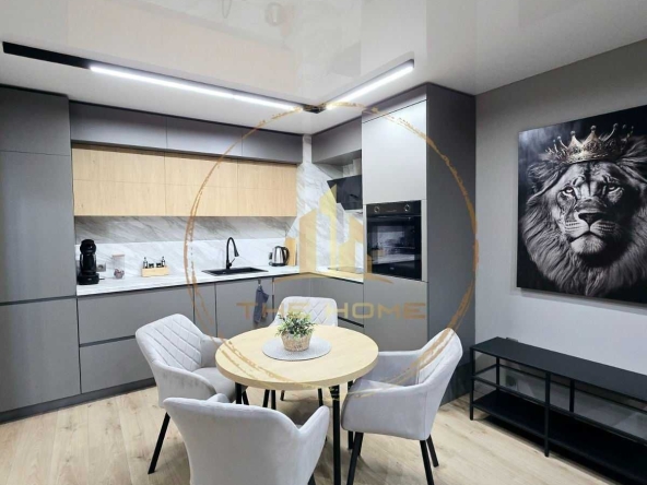 Дава се под наем Тристаен апартамент в Варна, Бриз - 80 кв.м за 1200 € - Снимка #1