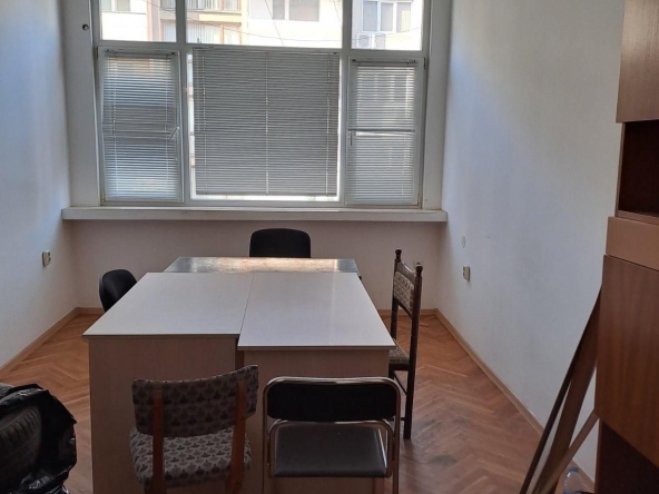 Дава се под наем Офис в Бургас, Възраждане - 20 кв.м за 117.3 € - Снимка #1