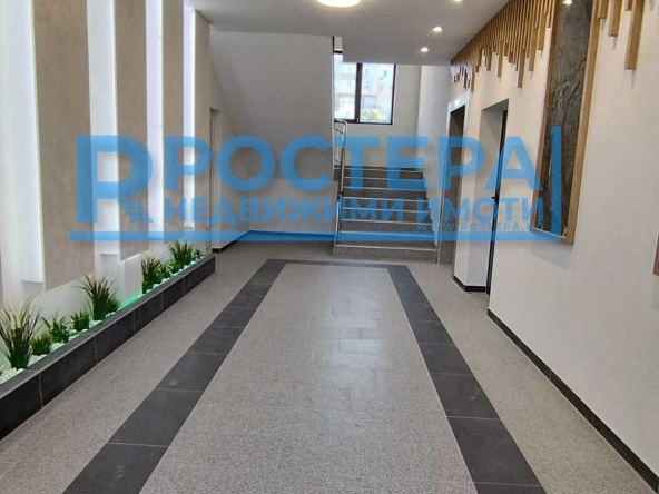 Двустаен апартамент в Търговище, Център - 60 кв.м за 1033 €/кв.м - Снимка #1