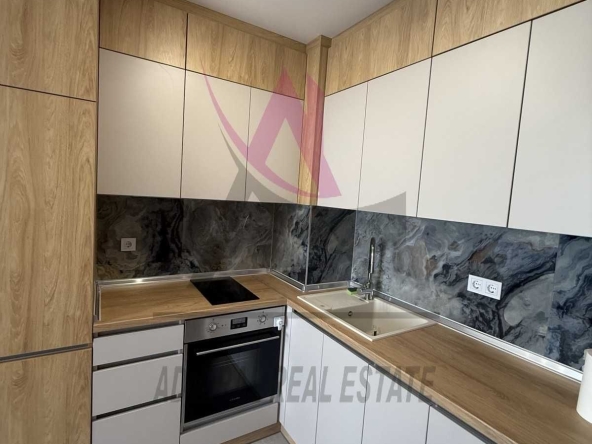 Дава се под наем Двустаен апартамент в Варна, Възраждане 2 - 58 кв.м за 425 € - Снимка #1