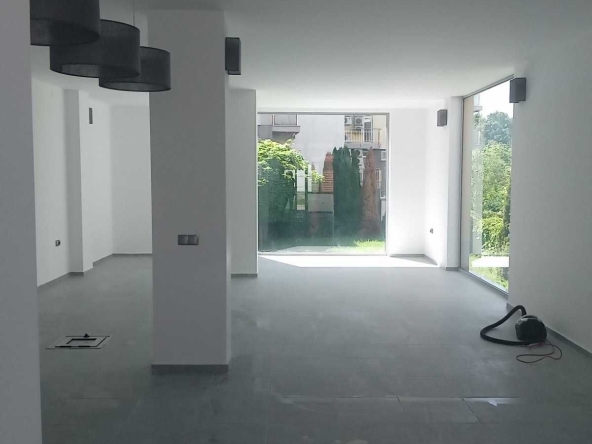 Заведение в Хисаря - 83 кв.м за 1164 €/кв.м - Снимка #1