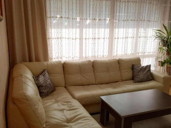 Дава се под наем Тристаен апартамент в Пловдив, Кършияка - 130 кв.м за 510 € - Снимка #1