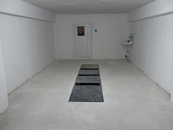 Гараж / Паркомясто в Плевен, 9-ти квартал - 25 кв.м за 1400 €/кв.м - Снимка #1