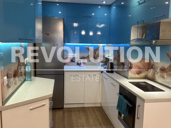 Дава се под наем Двустаен апартамент в Варна, Окръжна болница - 80 кв.м за 650 € - Снимка #1