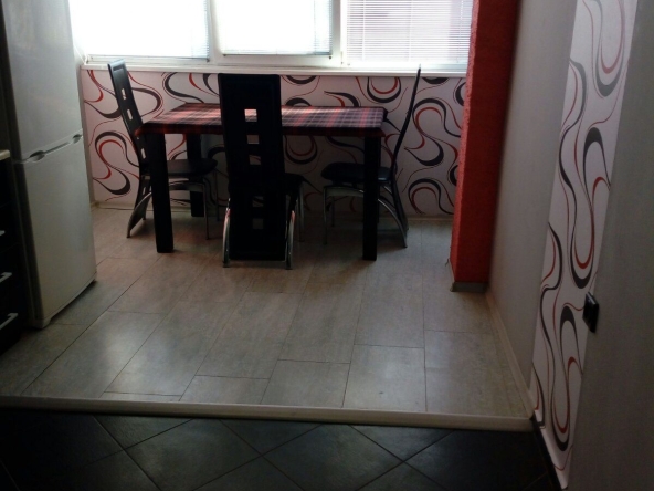 Дава се под наем Двустаен апартамент в Ямбол, Аврен - 70 кв.м за 255 € - Снимка #1