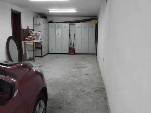 Дава се под наем Гараж / Паркомясто в София, Света Троица - 50 кв.м за 250 € - Снимка #1