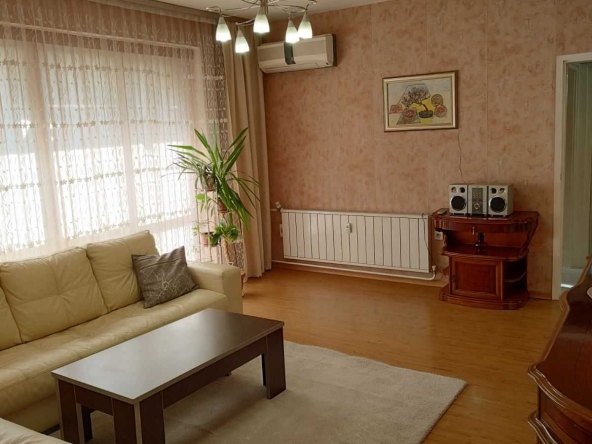 Дава се под наем Четиристаен апартамент в Пловдив, Център - 120 кв.м за 510 € - Снимка #1