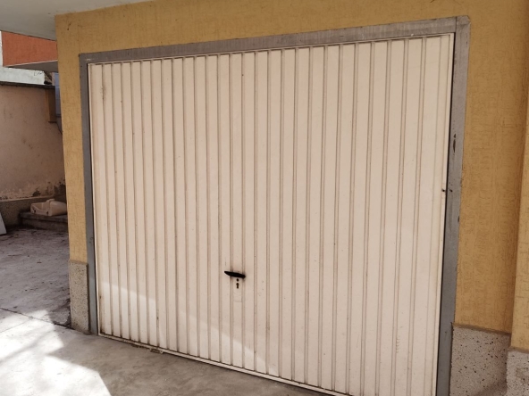 Дава се под наем Гараж / Паркомясто в Варна, Младост 2 - 20 кв.м за 127.5 € - Снимка #1