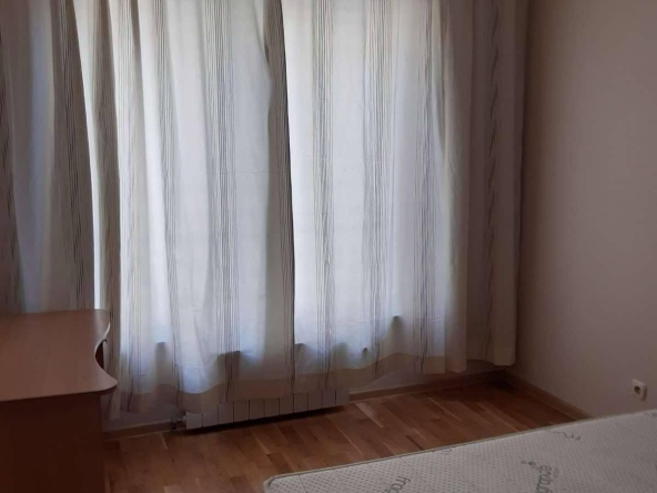 Дава се под наем Тристаен апартамент в София, Хладилника - 127 кв.м за 900 € - Снимка #1