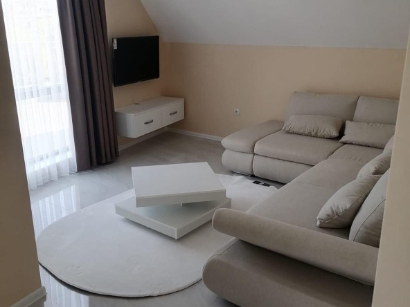 Дава се под наем Тристаен апартамент в Пловдив, Център - 100 кв.м за 1300 € - Снимка #1