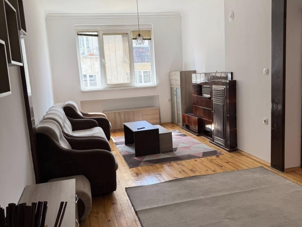 Дава се под наем Двустаен апартамент в София, Център - 75 кв.м за 700 € - Снимка #1