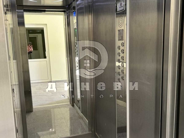 Тристаен апартамент в Стара Загора, Била - 132 кв.м за 849 €/кв.м - Снимка #1