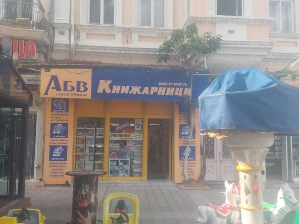 Дава се под наем Магазин в Русе, Алеи Възраждане - 70 кв.м за 1020 € - Снимка #1