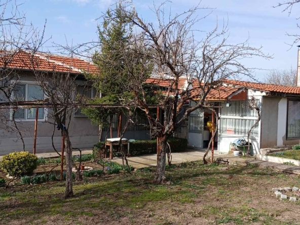 Къща в с. Татарево, Област Пловдив - 230 кв.м за 244 €/кв.м - Снимка #1