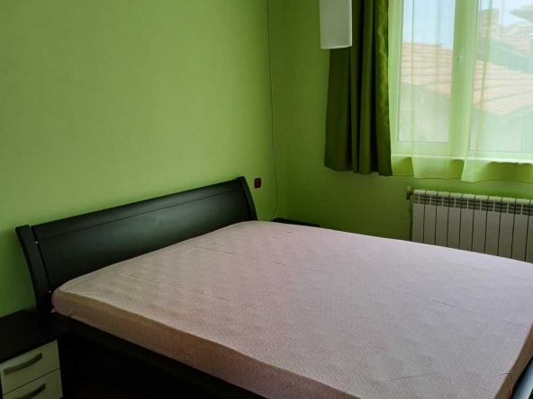 Дава се под наем Тристаен апартамент в Плевен, 9-ти квартал - 95 кв.м за 408 € - Снимка #1