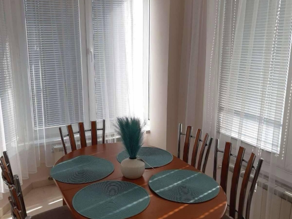 Дава се под наем Тристаен апартамент в София, Хладилника - 127 кв.м за 899 € - Снимка #1