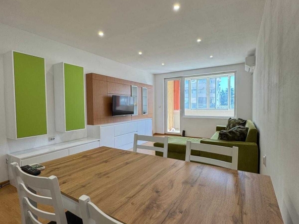 Дава се под наем Тристаен апартамент в Велико Търново, Център - 100 кв.м за 408 € - Снимка #1