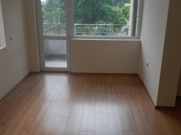 Дава се под наем Тристаен апартамент в Бургас, Славейков - 90 кв.м за 433.5 € - Снимка #1