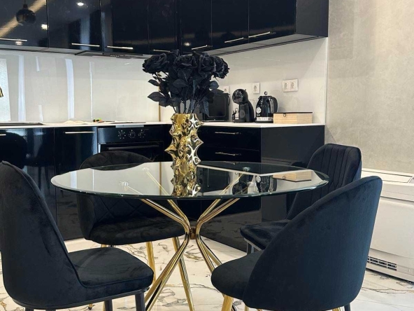 Дава се под наем Двустаен апартамент в Бургас, Лазур - 75 кв.м за 2142 € - Снимка #1