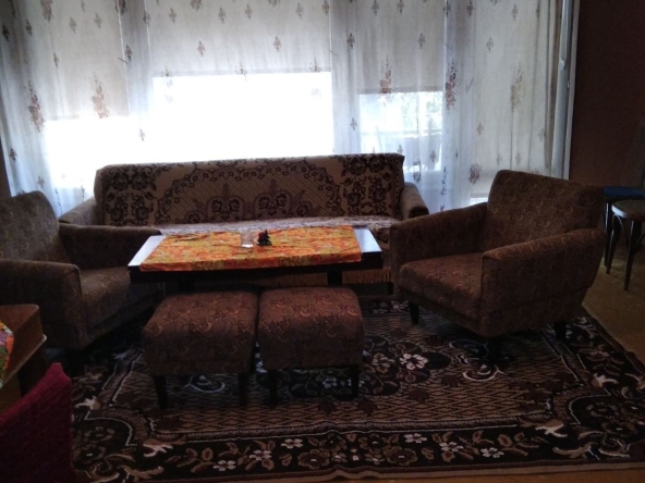 Дава се под наем Тристаен апартамент в Кърджали, Веселчане - 75 кв.м за 178.5 € - Снимка #1