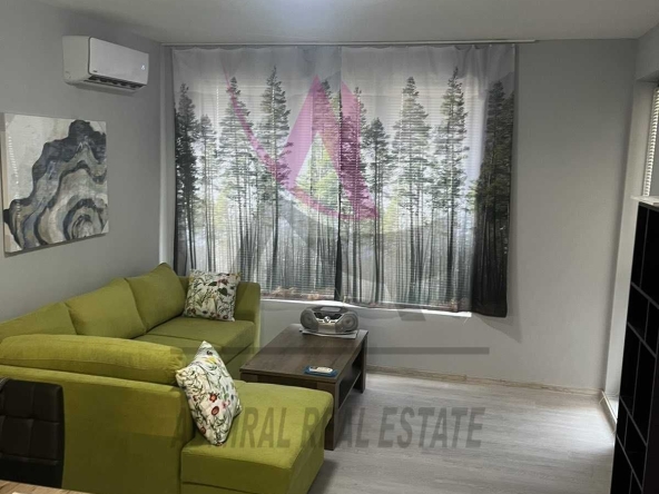 Дава се под наем Двустаен апартамент в к.к. Св.Св. Константин и Елена - 50 кв.м за 700 € - Снимка #1