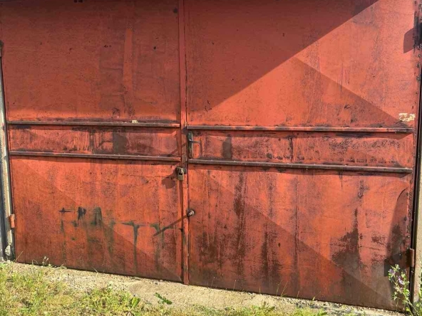 Гараж / Паркомясто в Сливен, Клуцохор - 20 кв.м за 64 €/кв.м - Снимка #1