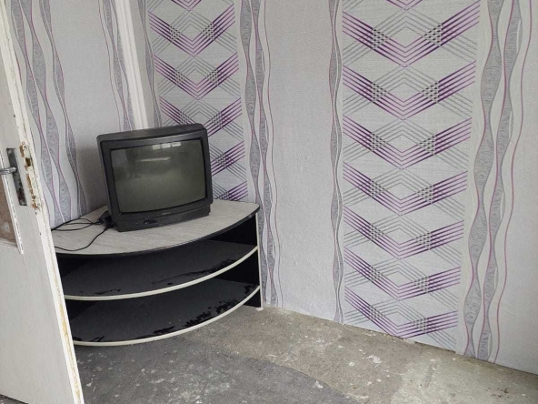 Дава се под наем Тристаен апартамент в Шумен, Център - 68 кв.м за 153 € - Снимка #1