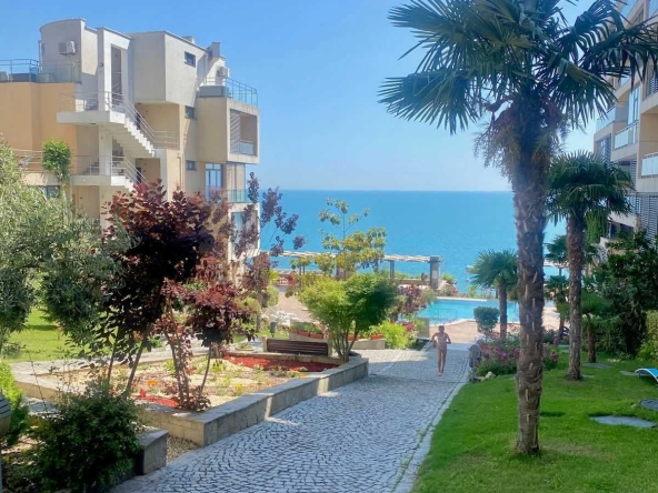 Дава се под наем Двустаен апартамент в Свети Влас - 53 кв.м за 40.8 € - Снимка #1