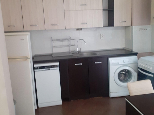 Дава се под наем Тристаен апартамент в Пловдив, Център - 95 кв.м за 425 € - Снимка #1