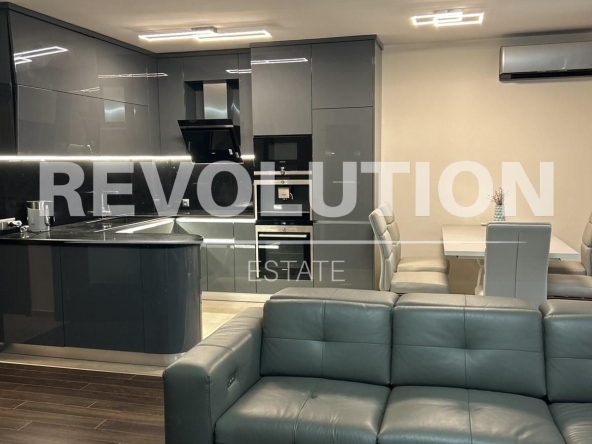 Дава се под наем Тристаен апартамент в Варна, ВИНС - 106 кв.м за 1250 € - Снимка #1