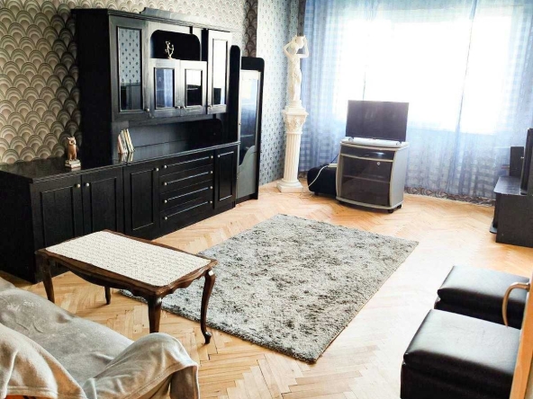 Дава се под наем Тристаен апартамент в София, Младост 3 - 97 кв.м за 714 € - Снимка #1