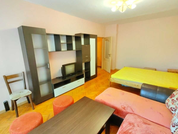 Дава се под наем Едностаен апартамент в Перник, Изток - 45 кв.м за 306 € - Снимка #1