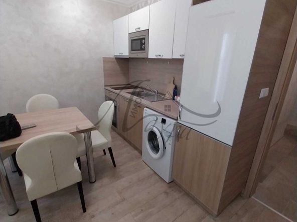 Дава се под наем Тристаен апартамент в Шумен, Пазара - 70 кв.м за 306 € - Снимка #1