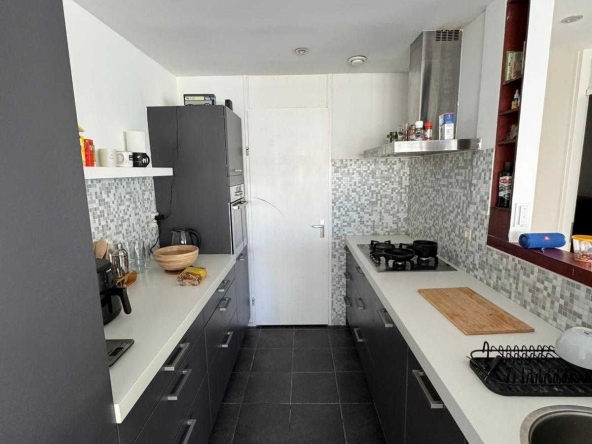 Дава се под наем Двустаен апартамент в София, Център - 65 кв.м за 408 € - Снимка #1