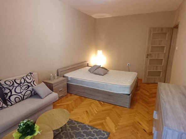 Дава се под наем Едностаен апартамент в София, Медицинска академия - 50 кв.м за 561 € - Снимка #1