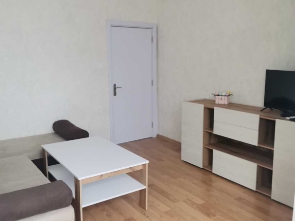 Дава се под наем Тристаен апартамент в Търговище, Център - 80 кв.м за 336.6 € - Снимка #1