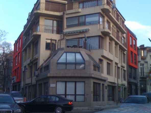 Дава се под наем Офис в Пловдив, Център - 93 кв.м за 750 € - Снимка #1