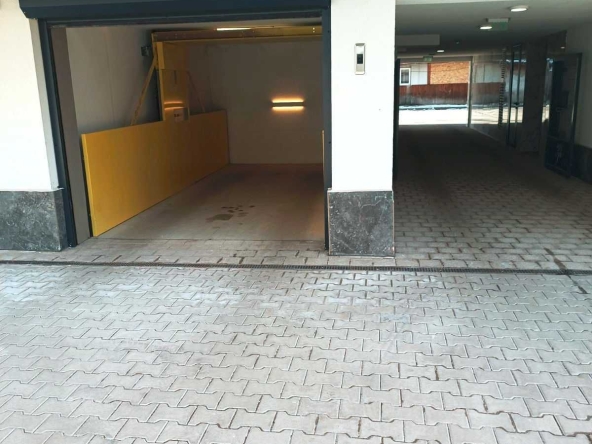 Дава се под наем Гараж / Паркомясто в София, Зона Б-19 - 20 кв.м за 127.5 € - Снимка #1