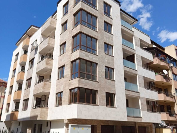 Дава се под наем Двустаен апартамент в Казанлък - 65 кв.м за 306 € - Снимка #1