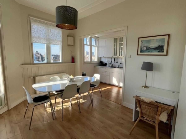 Дава се под наем Двустаен апартамент в София, Център - 56 кв.м за 382.5 € - Снимка #1