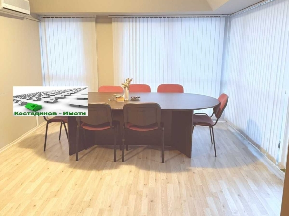 Дава се под наем Офис в Пловдив, Център - 93 кв.м за 700 € - Снимка #1