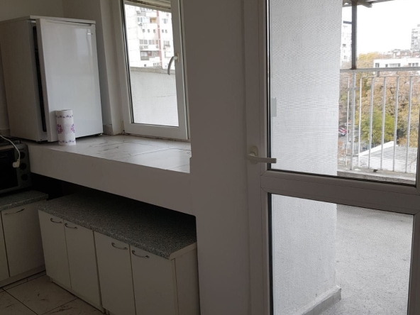 Дава се под наем Едностаен апартамент в Пловдив, Кършияка - 20 кв.м за 204 € - Снимка #1