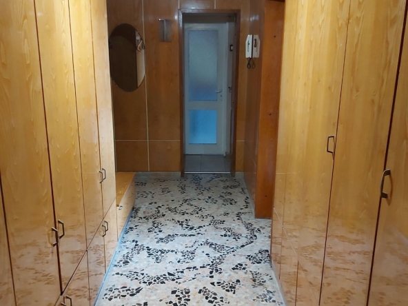 Тристаен апартамент в Варна, Център - 87 кв.м за 2874 €/кв.м - Снимка #1