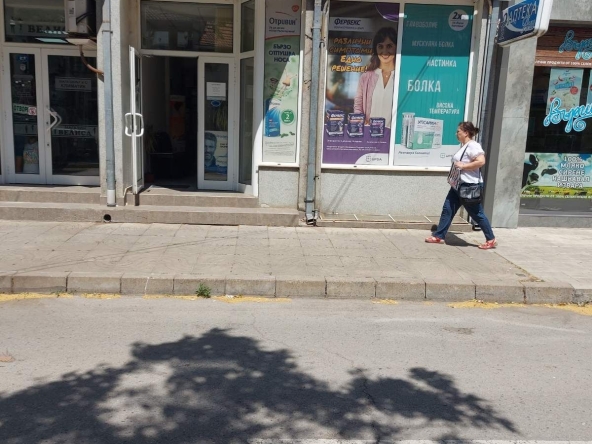 Дава се под наем Магазин в Монтана, Идеален център - 60 кв.м за 1020 € - Снимка #1