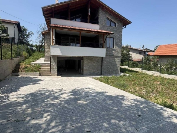 Къща в Божурище - 300 кв.м за 1200 €/кв.м - Снимка #1